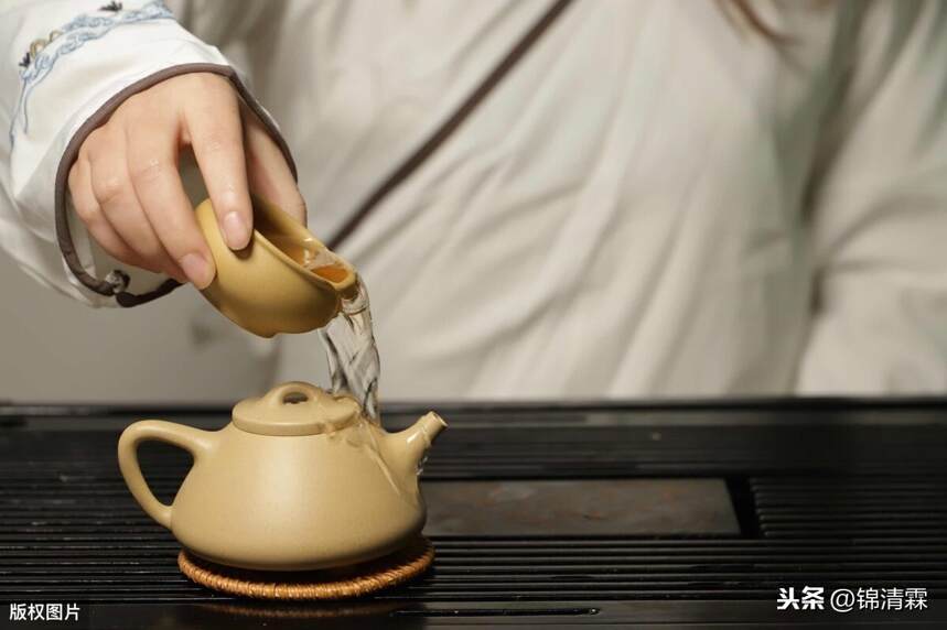 喝茶的时候经常会遇到的问题：茶要泡淡点还是浓点好？我给你答案
