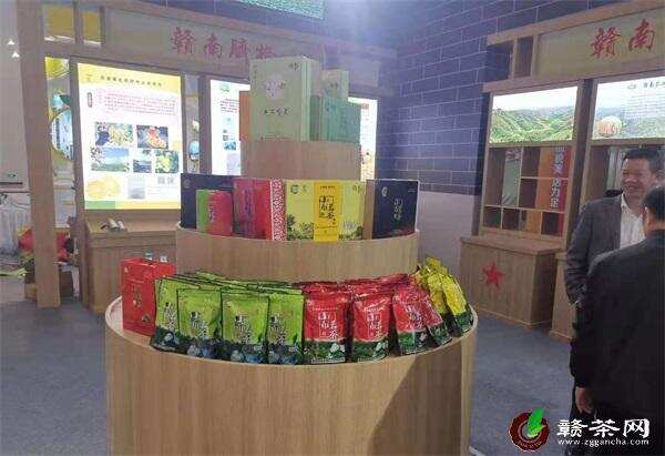 小布茗茶在第十七届国际农产品交易会上（南昌）备受各界人士关注