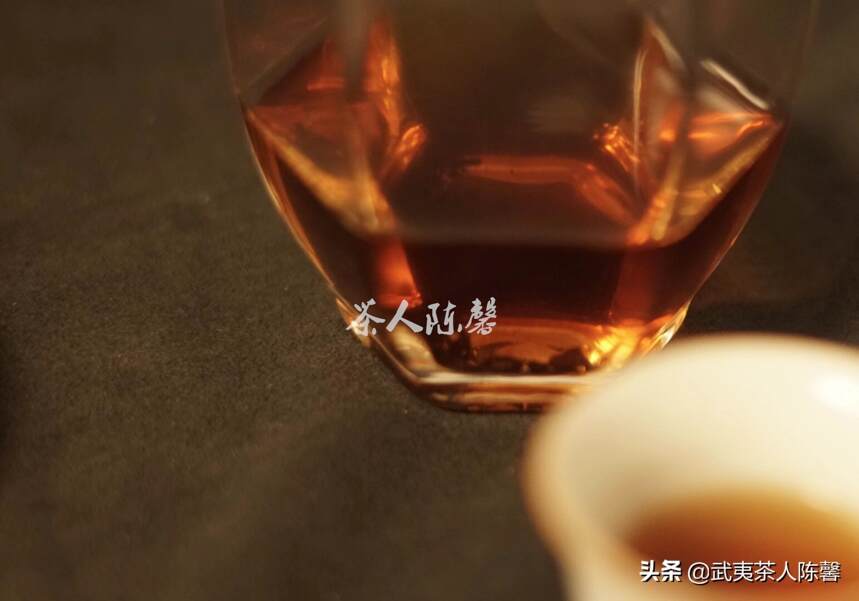 十焙成金的武夷岩茶，不同火功带的不一样口感你知道吗？