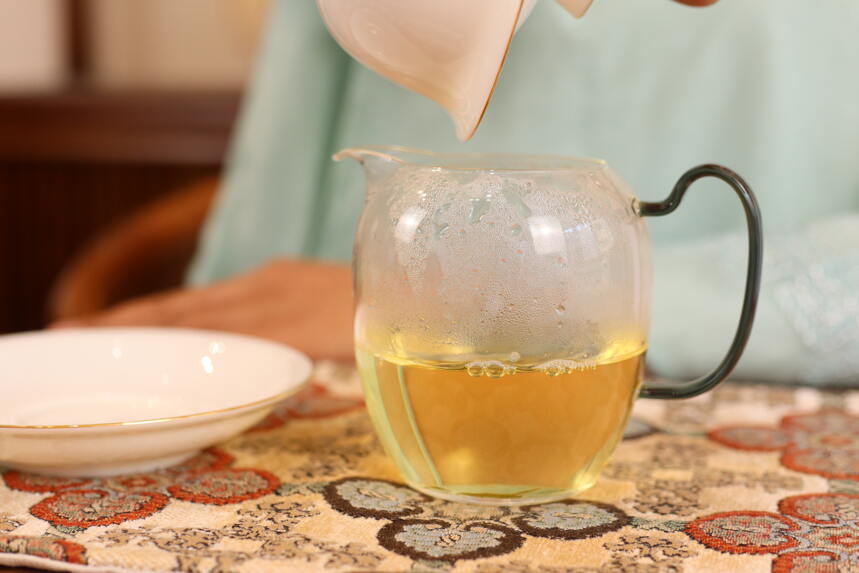 喝茶时我们感受到的苦、涩、甜、鲜味从何而来？
