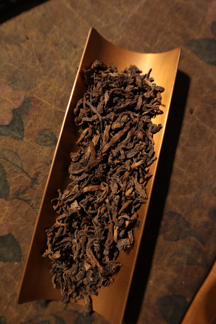 邦崴古熟丨带有强烈山野韵的古树春料熟茶，独树一帜的重滋味