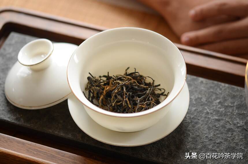 红茶茶汤发酸是什么原因？茶艺师教你正确的滇红茶冲泡方法