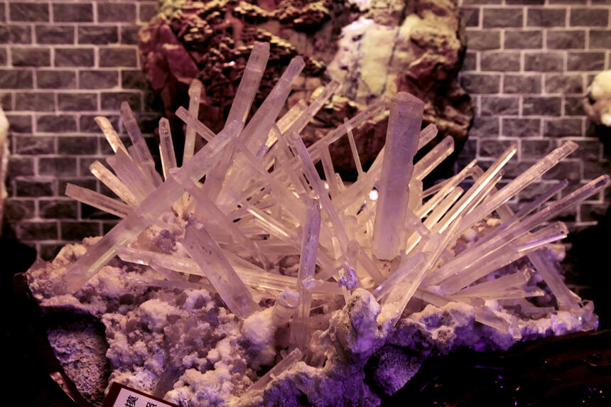 天然矿物晶体石纤维水晶