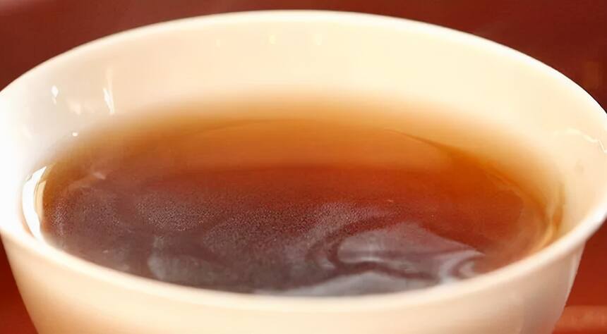 以润茶识 | 茶汤表面浮着一层“油”，还能喝吗？