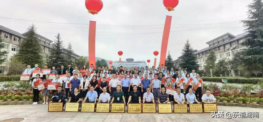 吉首茶叶参赛团在湘西州第一届职业技能大赛中夺得两金五优