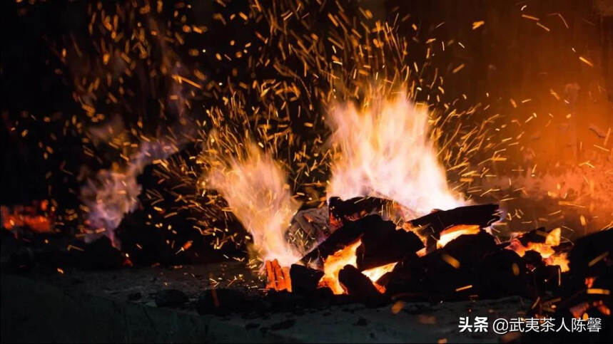 你知道岩茶焙火工艺到底是为了什么？返青又和焙火有什么关系？