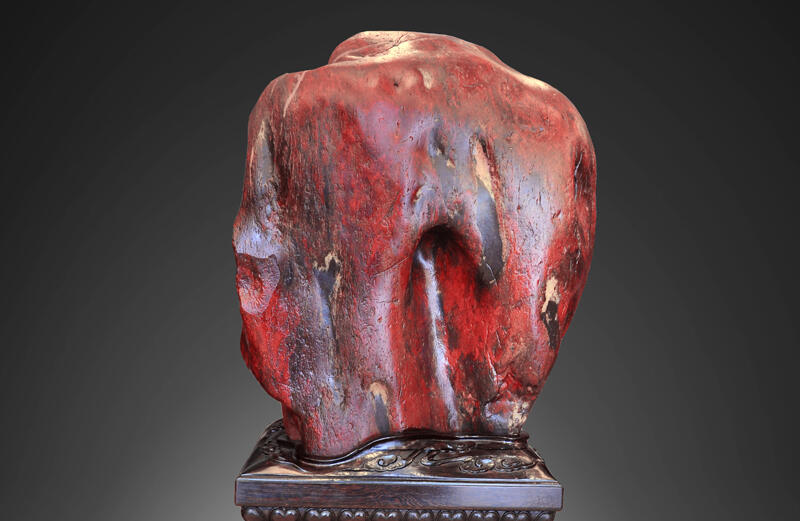 中国四大玉石之一的桂林龙胜鸡血玉原石雕件，收藏级别的玉化石头