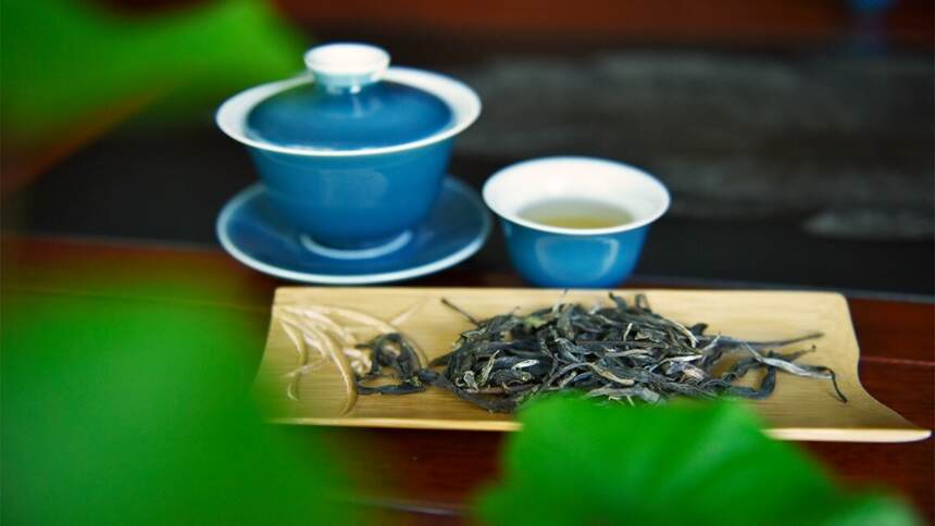普洱生茶的茶汤是什么颜色？