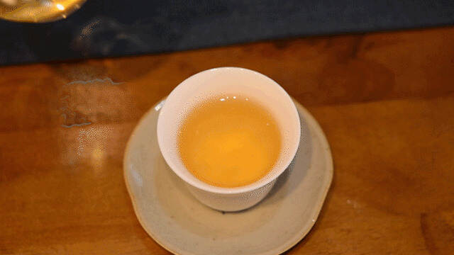 贺开｜茶汤入口就是浓郁勐海味，山野气韵强劲，老茶友的最爱