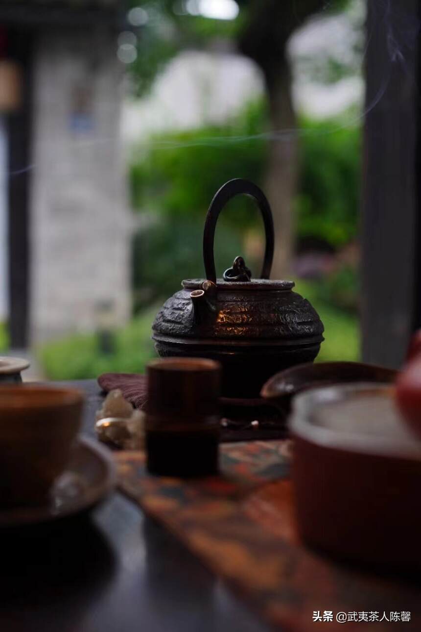 从茶的香气开始，喝岩茶该如何自我判定？