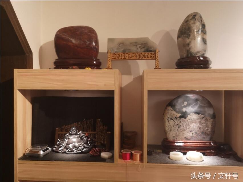 桂林鸡血玉原石和雕件