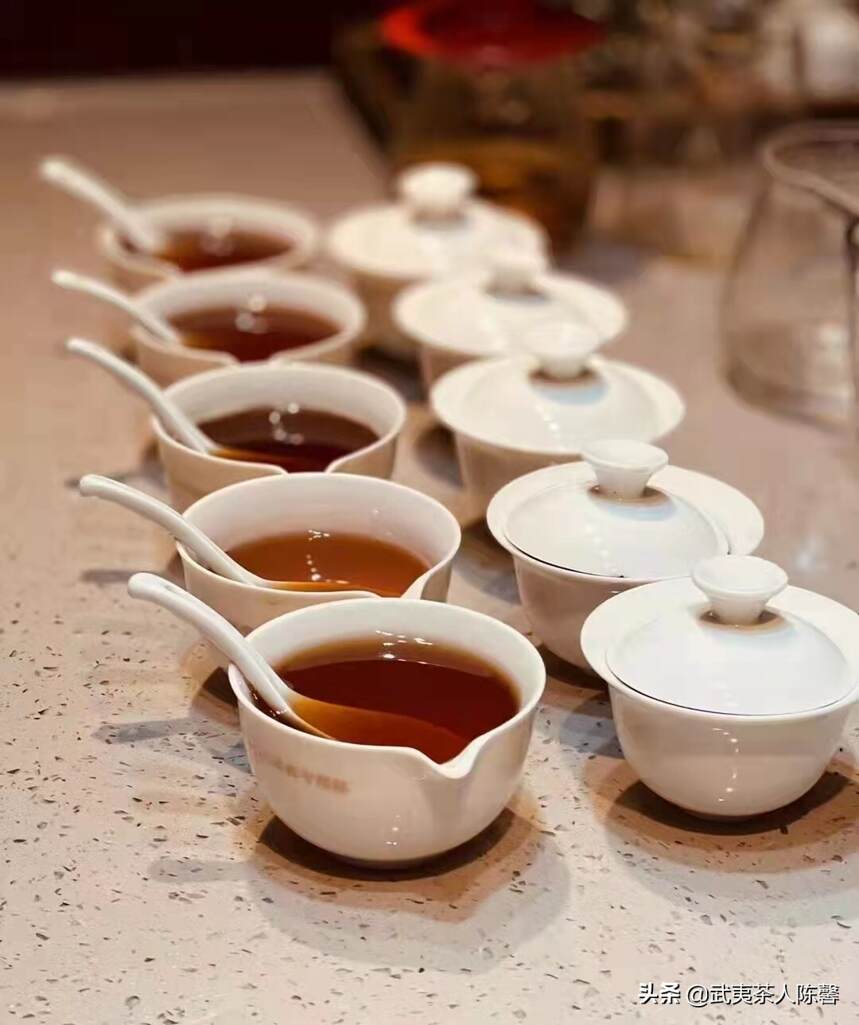 岩茶究竟有什么魅力，会被茶界评为“茶界金字塔顶端”呢？