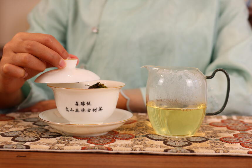 喝茶时我们感受到的苦、涩、甜、鲜味从何而来？