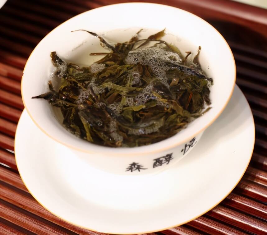 茶汤表面会有泡沫是茶叶农残超标、品质不好？
