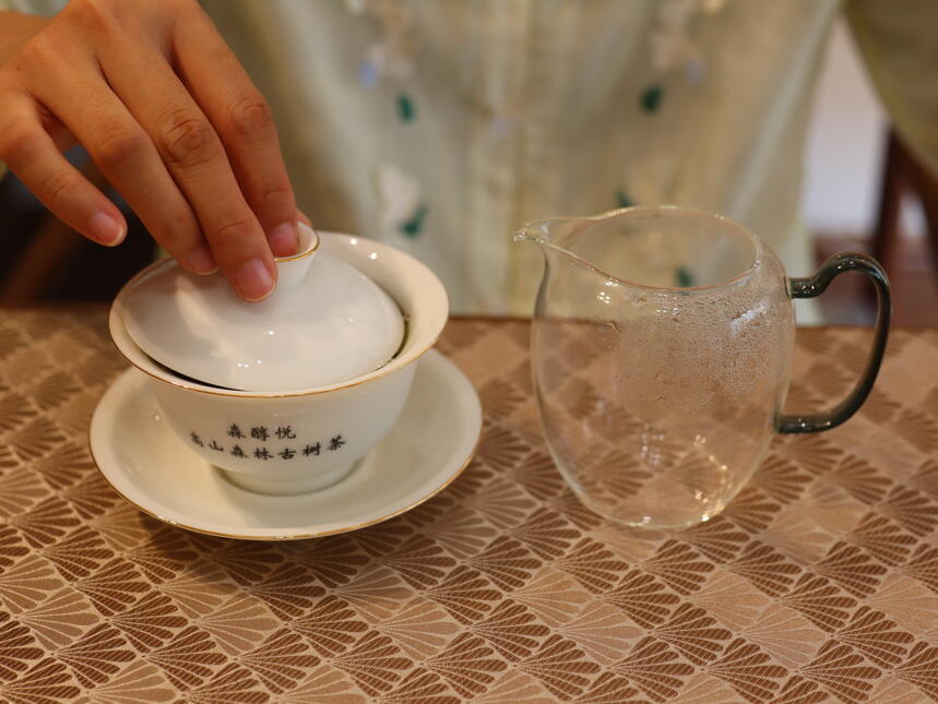泡茶时，茶桌上一定要有的8种茶具！新手必看