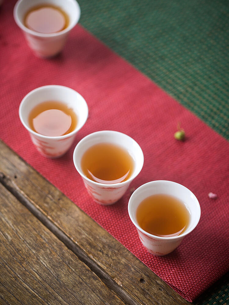 红茶为什么不能用100度的开水冲泡？