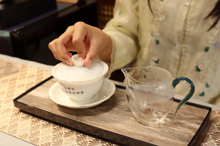 为什么喝普洱茶时身体会发热？