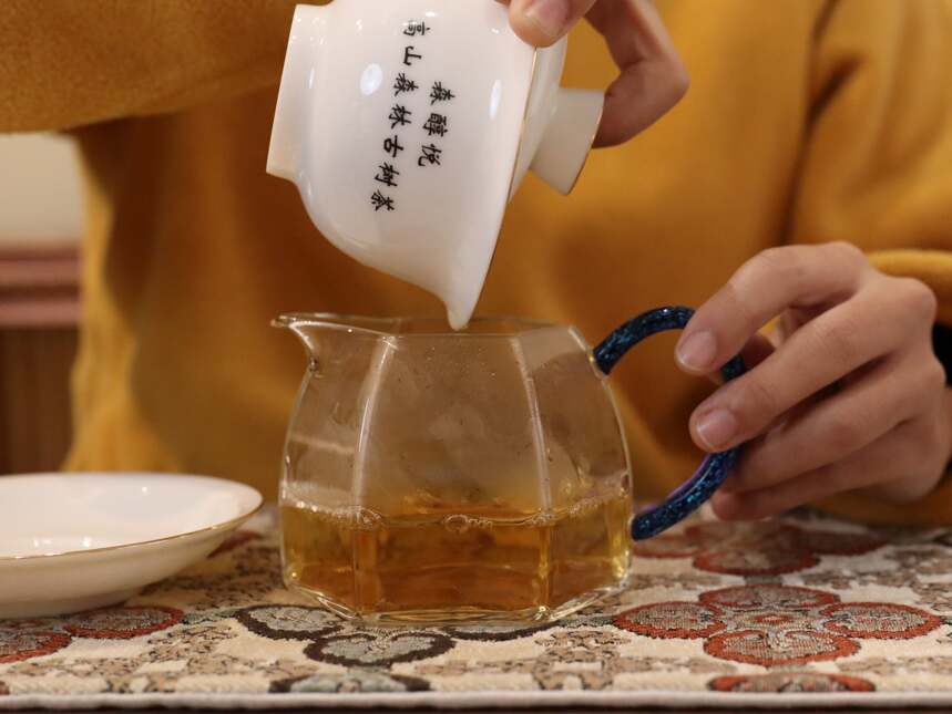 藏在茶叶条索里的秘密：揉捻程度对茶叶的影响