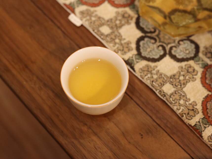 藏在茶叶条索里的秘密：揉捻程度对茶叶的影响