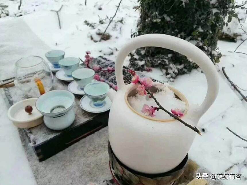 下雪天，我们都在赏雪景，古人却在烹雪煮茶