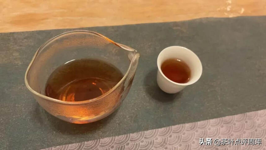 过了腊八就是年，送茶礼有讲究：送岩茶，带火的茶不能选