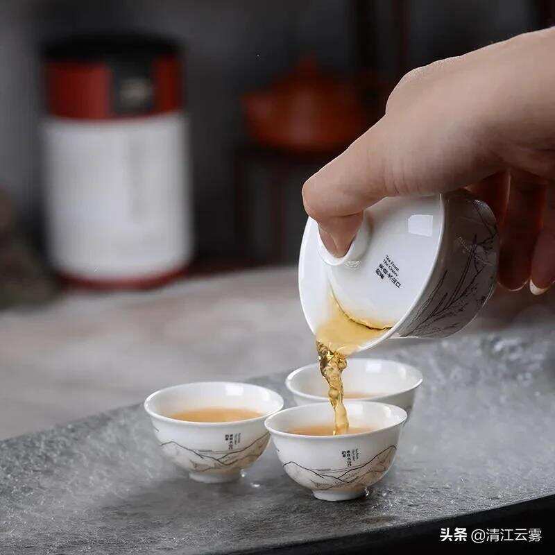 青茶又称乌龙茶。乌龙茶的品种有哪些？带您认识了解乌龙茶