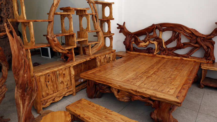 木雕与家具的结合，用艺术手法来创作中国家居生活，崖柏最霸气！