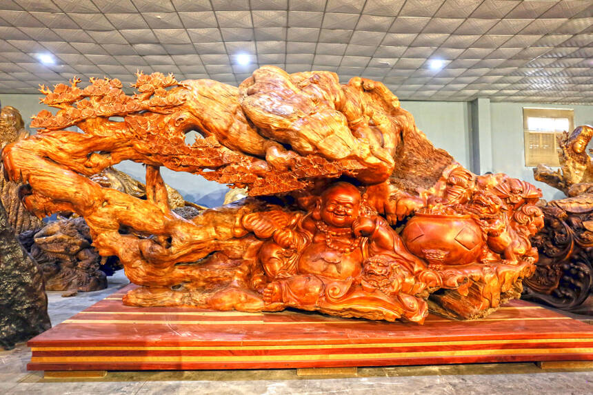 震憾！这些超级大件的根雕全部出自广西桂林
