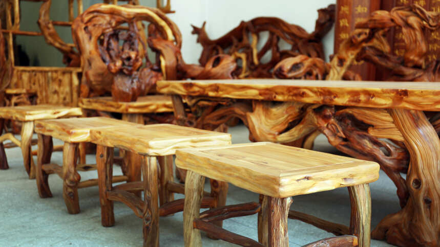 木雕与家具的结合，用艺术手法来创作中国家居生活，崖柏最霸气！