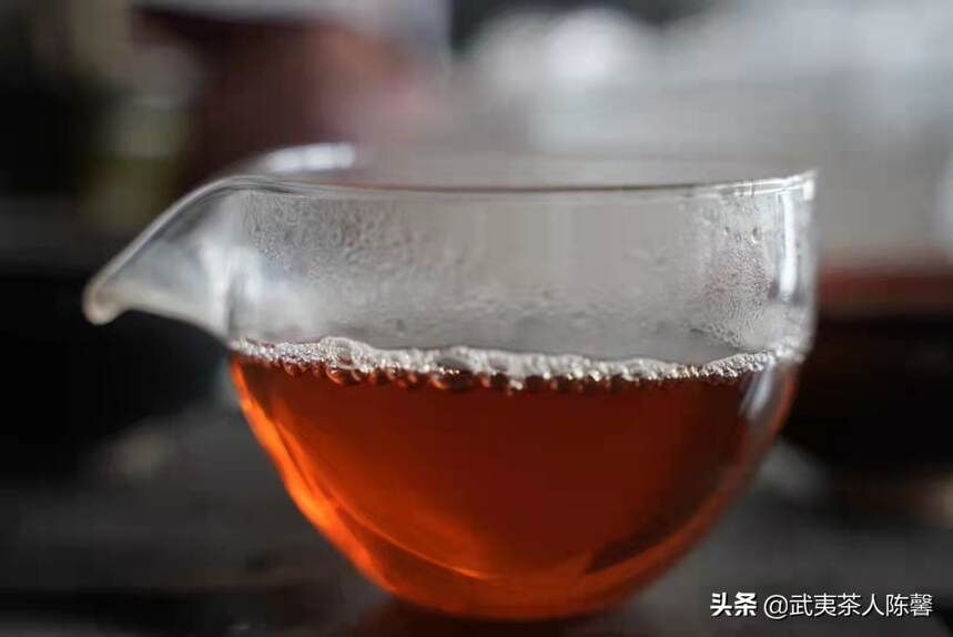 喝茶是冲泡出来的茶沫是否需要刮剔？你知道吗？