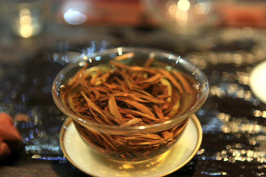 茶中贵族云南金针滇红，现在我才知道原来云南人最喜欢的还是滇红