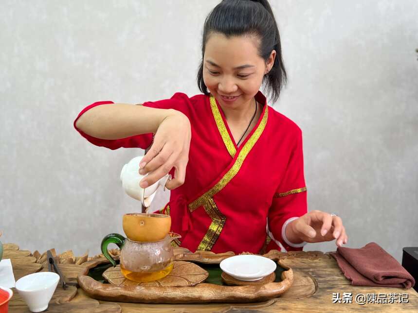 云南竹筒茶，少数民族的茶，特色普洱茶