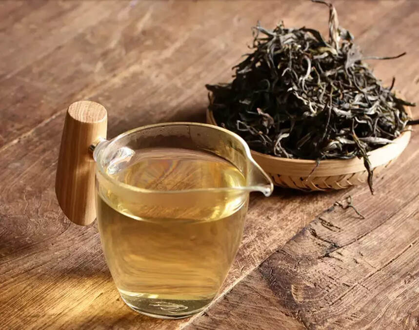 收藏普洱茶——中期茶与新茶哪个更划算