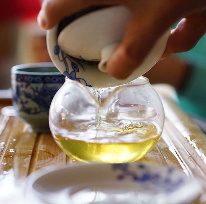 芳村茶叶市场最活跃的一群人，不是茶商，而是他们，意外么？