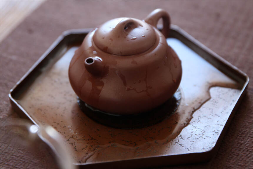 雨天泡普洱茶不香？还在用盖碗泡茶？不妨试试用紫陶和紫砂壶来泡