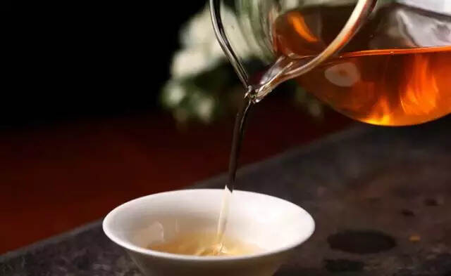处理普洱茶发霉，最有效的办法是这样的。