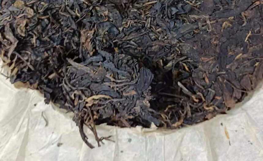 云南40万吨普洱茶躺在仓库！古树茶，无法面对残酷的现实