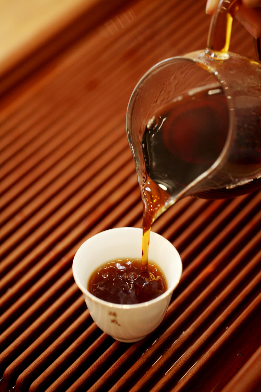 勐海熟茶比临沧茶区的熟茶更吃香？4个原因解释！价值潜力如何？