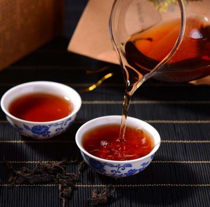 一克熟茶五亿霉菌，喝熟茶等于喝脏水？普洱茶到底还能不能喝？