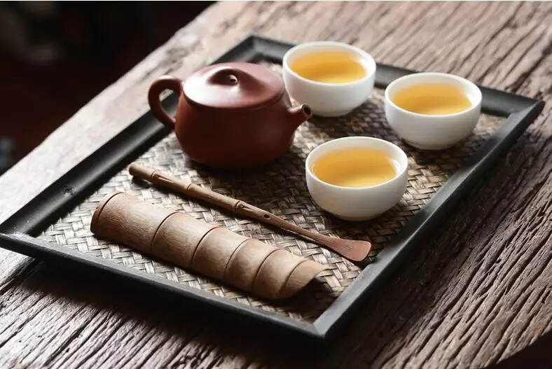 两三百年的天价普洱茶，黄中带绿，难道这是黄翡？
