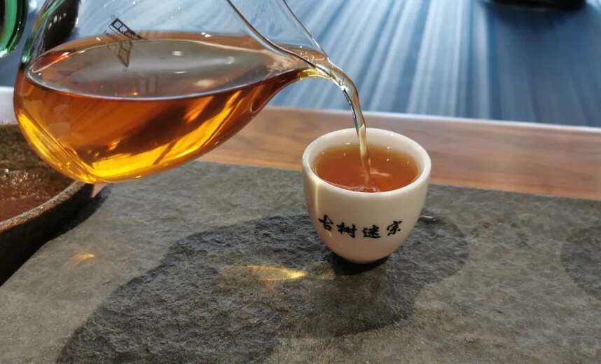 从红茶的花式泡法看茶业