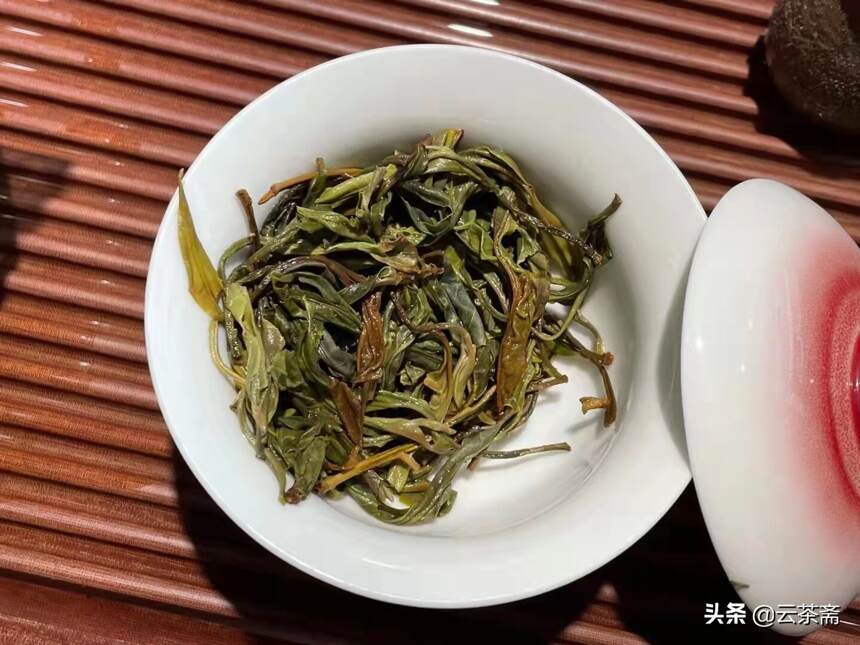 常年跑茶山才知道的不传之秘，看叶底和茶汤到底在看什么？