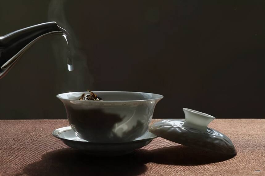 3分钟教你读懂茶道入门知识，泡茶水温多少度合适？