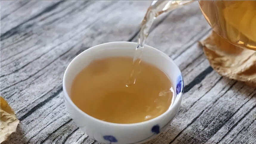2008年的定制茶很多，勐海茶厂2008年大益红·黎明雅韵·八角亭布朗