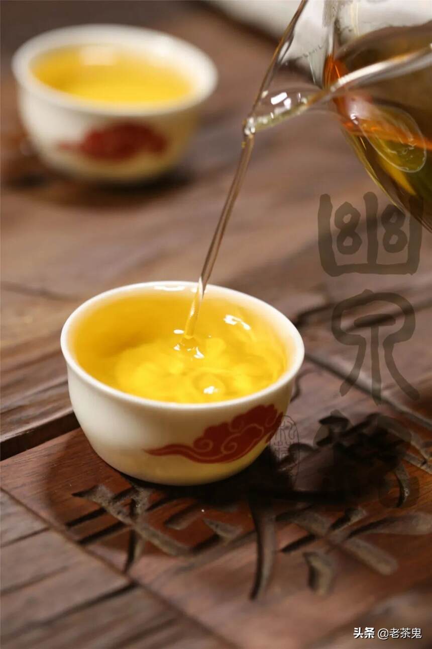 携谁隐·幽泉铭是老茶鬼开发的一款古树典藏级生茶