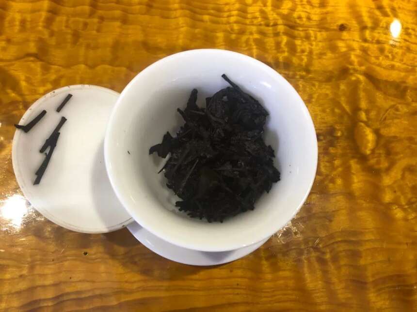 《老徐鉴茶》465期：20年的生茶黄片茶砖品鉴报告（佛山茶友寄）