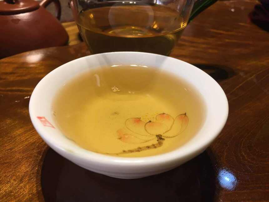 一张普洱茶鲜叶成份表告诉你为什么有的茶很苦涩，有的茶却很甜