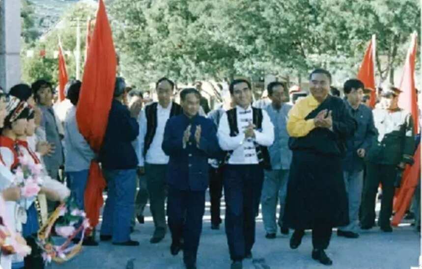 珍贵历史影像​：1986年10月20日第十世班禅到下关茶厂视察​