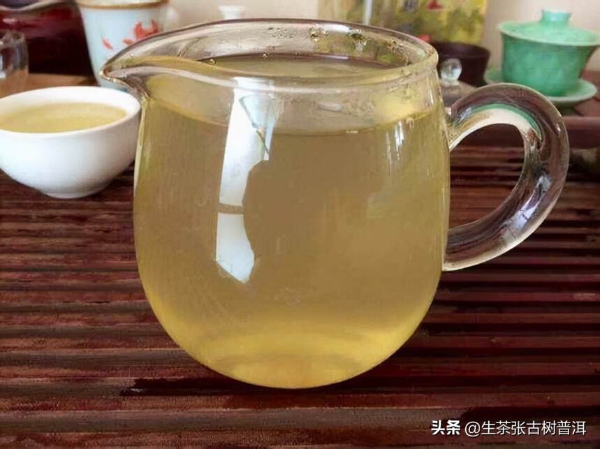 普洱茶表面长“白霜”是发霉了吗？发霉了怎么办？