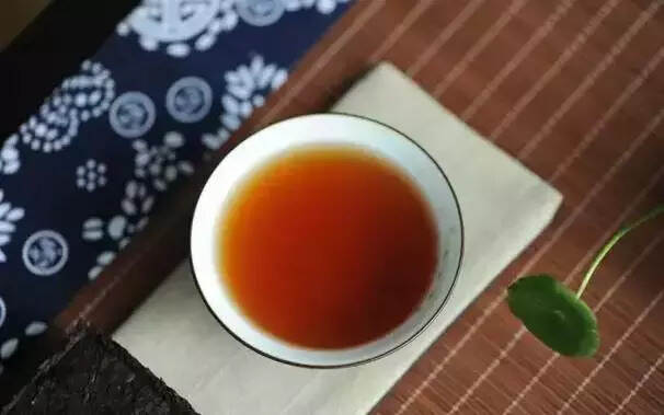 喝普洱茶，对于饼茶和散茶之间，怎么区别哪种好？